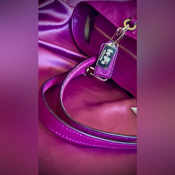 COACH Pebbled Leather Tote Shoulder Bag Magenta Pink Gold Hardware - 2 Hang Tags - Picture 13 of 14